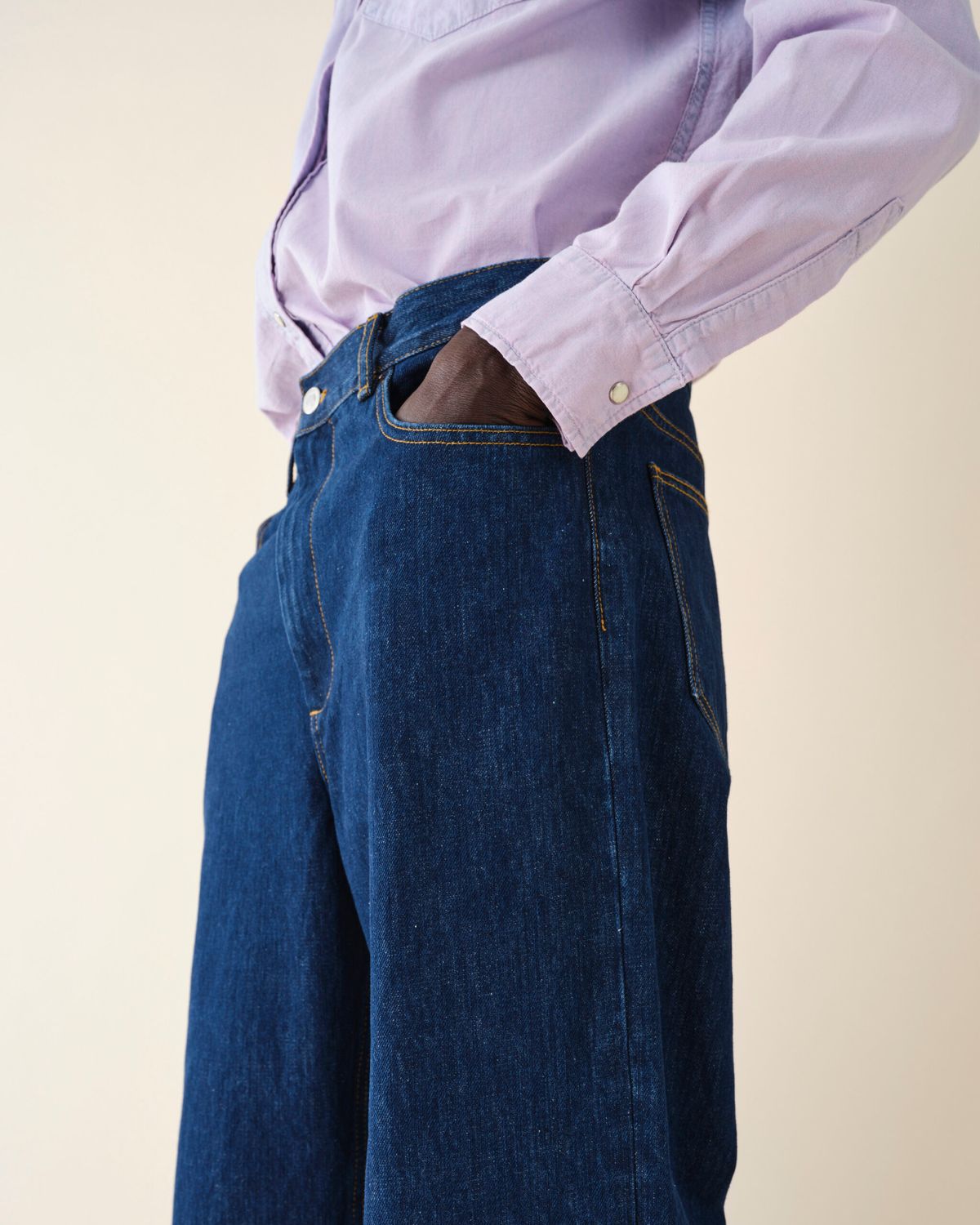 ‘Genua’ is a 5-pocket fit tailored to a high-rise waist and straight ...